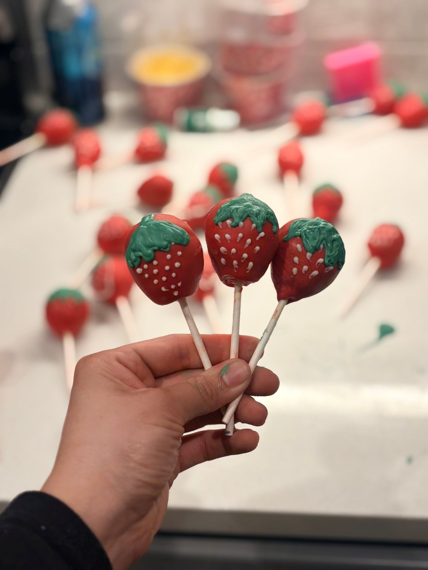 Strawberry cakepop